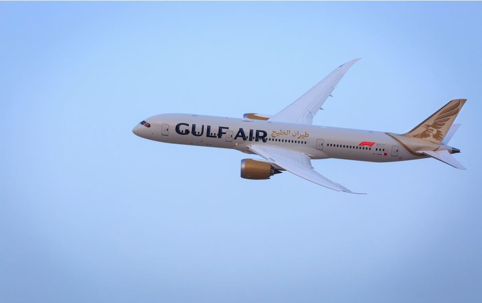 Take off onboard Gulf Air's Boeing 787 Dreamliner. @Shutterstock.