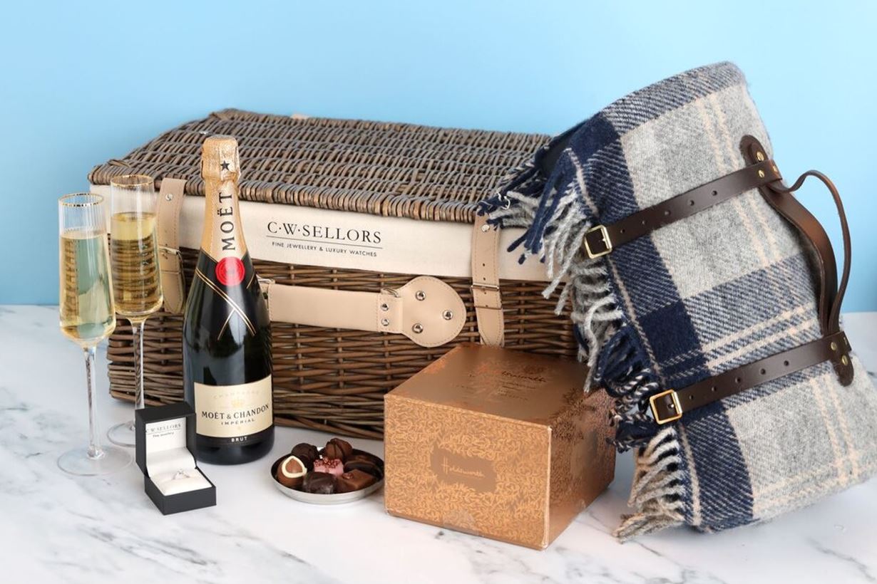CW-Sellors-Valentines-Hampers